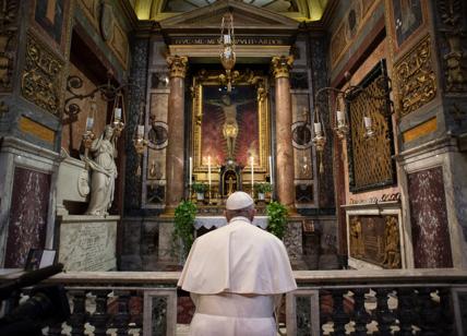 Coronavirus, il Papa chiede un miracolo: a San Pietro crocifisso anti pandemia