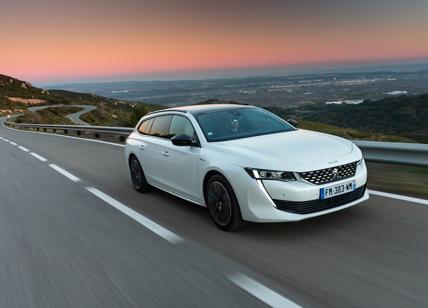 Peugeot presenta i modelli ibridi con tecnologia plug-in