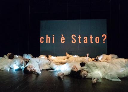 Piazza Fontana, "Chi è Stato?": la performance di Ascari. FOTO