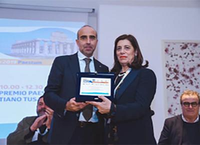 Picarelli consegna Premio Paestum postumo a Sebastiano Tusa alla consorte Valeria Li Vigni BMTA19