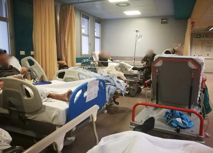 Coronavirus: 14 ore in ospedale con gli infetti. Notte da incubo dell'ex M5S