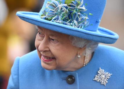 La regina Elisabetta lascia Buckingham Palace e si isola: annullati gli eventi