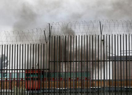 Incendio a Rebibbia: detenuto dà fuoco alla cella. Sindacati in rivolta