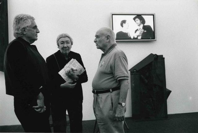 Da sinistra: Germano Celant, Gae Aulenti e Mimmo Rotella a Palazzo Ducale, alla mostra “Arti & Architettura 1900/2000”, Genova 2004 Foto: Fabrizio Garghetti Da sinistra: Germano Celant, Gae Aulenti e Mimmo Rotella a Palazzo Ducale, alla mostra “Arti & Architettura 1900/2000”, Genova 2004 Foto: Fabrizio Garghetti
