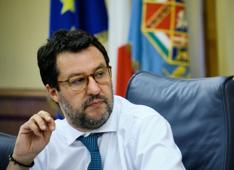 Salvini: "Conte paralizzato dalle lotte di potere, noi pronti a governare"