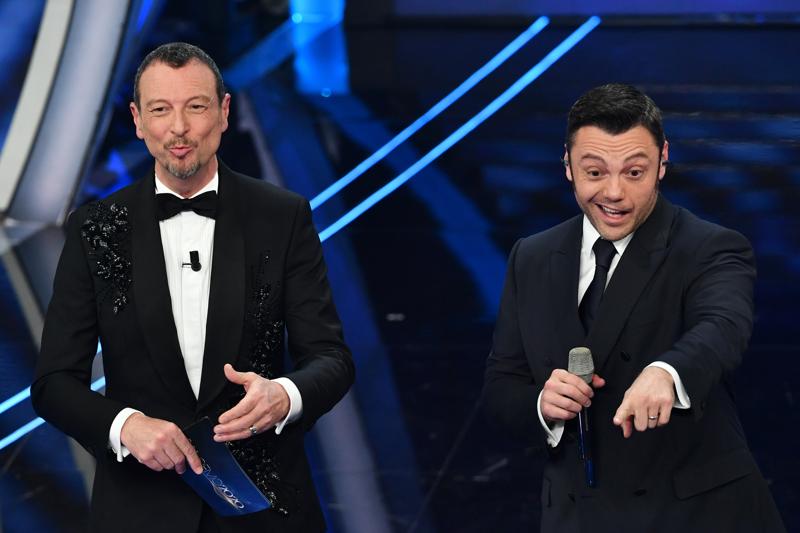 Amadeus e Tiziano Ferro (foto Lapresse) Amadeus e Tiziano Ferro (foto Lapresse)