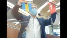 "Inchiesta Fontana, Bussolati (Pd) sventola la bandiera delle Bahamas in consiglio"