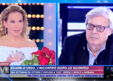 Vittorio Sgarbi chiede scusa a Barbara d'Urso con un mazzo di rose