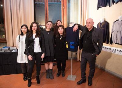 Vincenzo Giubba e studenti Accademia Italiana