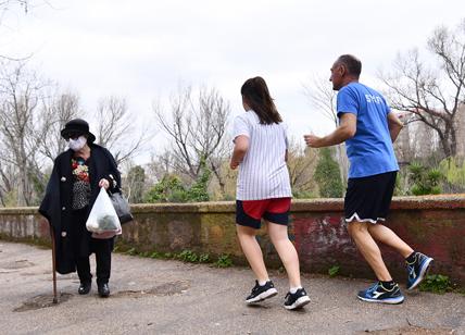 Coronavirus, Raggi: “Romani stanno a casa”. Ma i vigili continuano a far multe