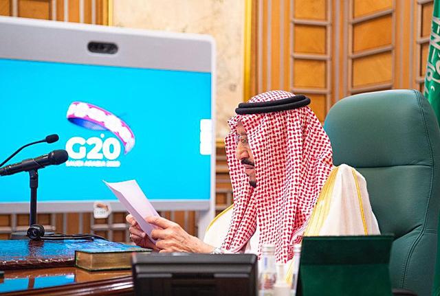 Il re dell'Arabia Saudita Salman bin Abdul Aziz Al-Saud in collegamento durante il G20 di marzo Il re dell'Arabia Saudita Salman bin Abdul Aziz Al-Saud in collegamento durante il G20 di marzo