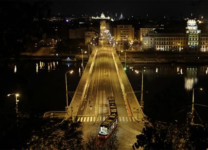 Europa Coronavirus: coprifuoco a Praga le strade deserte in città
