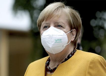 Merkel rafforza il lockdown fino al 31/1. Johnson: "La nuova variante corre"