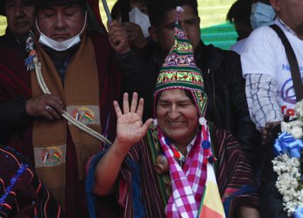 Morales torna in Bolivia, all'aeroporto dov'era partito in esilio un anno fa