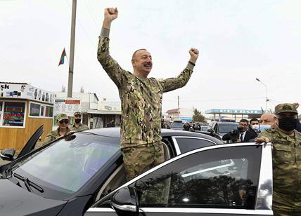 Il leader azerbaigiano visita le terre liberate dall'occupazione
