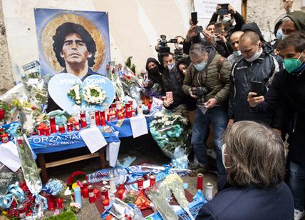 AS Roma, l'omaggio di Bruno Conti a Diego Armando Maradona a Napoli