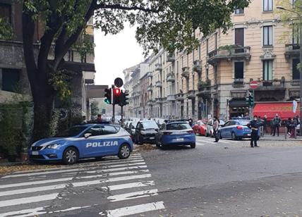 Rapina in banca a Milano, dipendenti in ostaggio e fuga per le fogne. FOTO