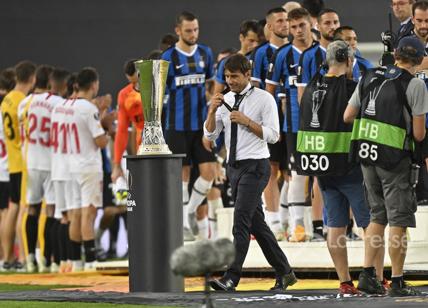 Inter, ko in Europa League col Siviglia e parole d'addio di Antonio Conte