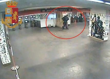 Rubavano defibrillatori della Metro A: ladri incastrati dalle telecamere Atac