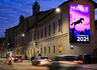 HUDDLE DE AMICIS