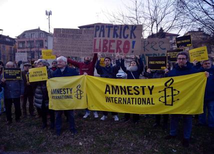 Scarcerazione Zaki, Amnesty: "L'ambasciata egiziana non accetta le firme"