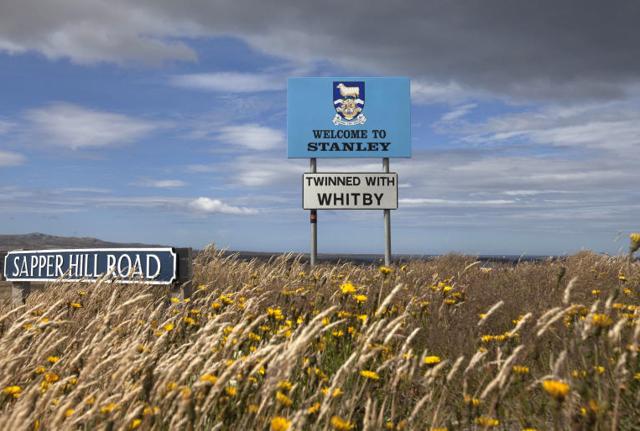 Isole Falkland/Malvinas, cartello di benvenuto nella capitale Stanle