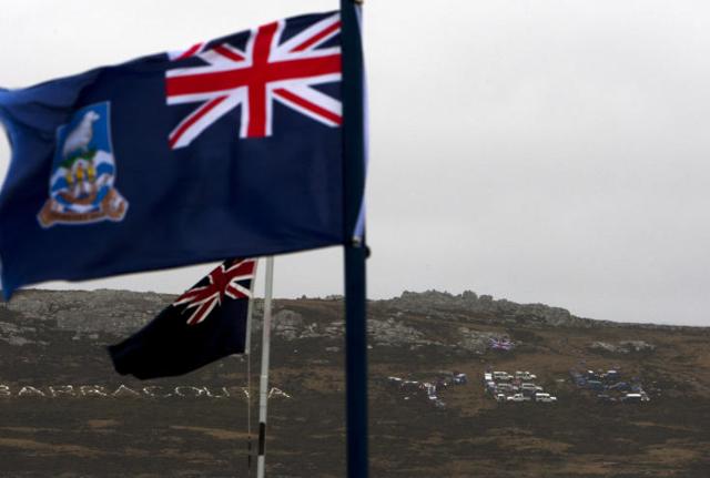 Isole Falkland, scritta 'yes' composta dagli abitanti in occasione del referendum 2013 Isole Falkland, scritta 'yes' composta dagli abitanti in occasione del referendum 2013