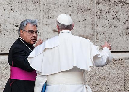 Vaticano, Semeraro il fedele del Papa. Vescovo aperto all'accoglienza dei gay