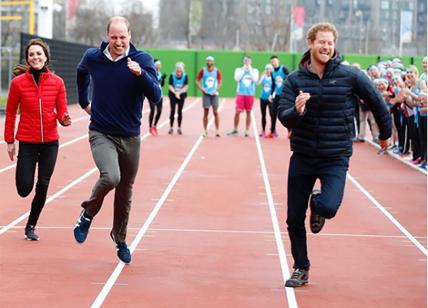 Harry, Meghan e la strana foto di Kate Middleton e William. ROYAL FAMILY NEWS