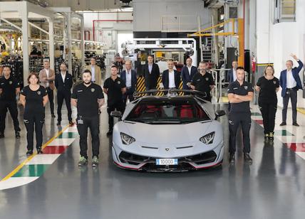 Lamborghini festeggia la Aventador n. 10.000
