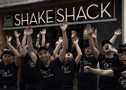 Cina-Stati Uniti, la statunitense Shake Shack apre il suo primo ristorante a Pechino
