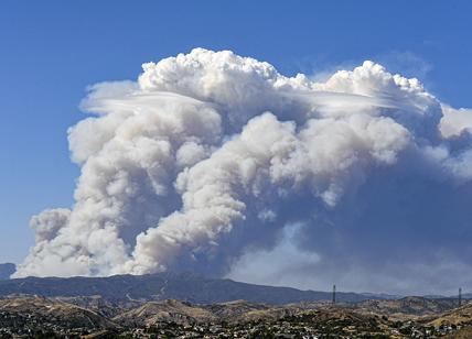 Usa, enorme incendio in California