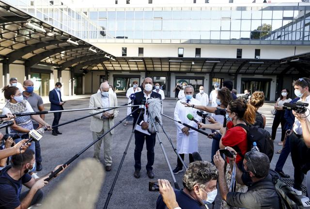 Il Presidente della Regione Lazio Nicola Zingaretti allo Spallanzani per l'importante evento, che fa sperare nella pronta realizzazione di un vaccino tutto italiano per il Covid-19 Il Presidente della Regione Lazio Nicola Zingaretti allo Spallanzani per l'importante evento, che fa sperare nella pronta realizzazione di un vaccino tutto italiano per il Covid-19