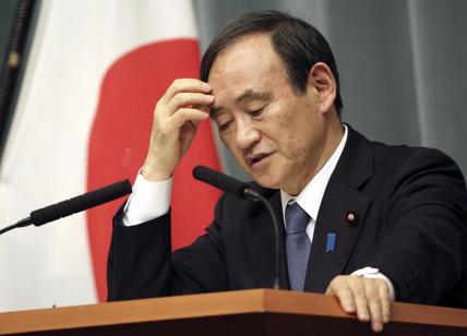 Giappone, Suga favorito per il dopo Abe. Crollo record del pil: -7,9%