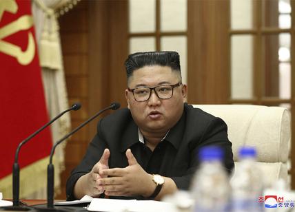 Corea del Nord, Kim Jong un in lacrime alla parata del Partito dei lavoratori