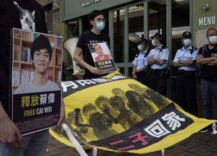 Hong Kong, 60 arresti per manifestazione illegale nell’anniversario della RPC
