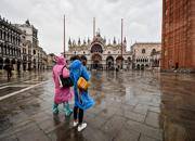 Primo sollevamento della diga Mose per contrastare l’acqua alta a Venezia
