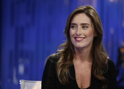 Governo, Renzi cede la sua poltrona. Boschi va ai Trasporti, via De Micheli