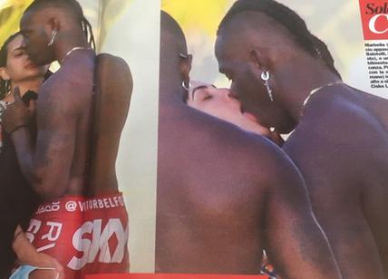 Mario Balotelli, gol in spiaggia: conquista e bacia una turista. Sul mercato..
