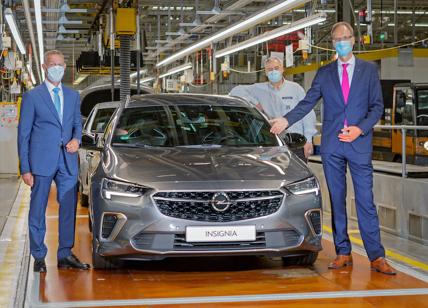La nuova Opel Insignia esce dalla linea di produzione di Rüsselsheim