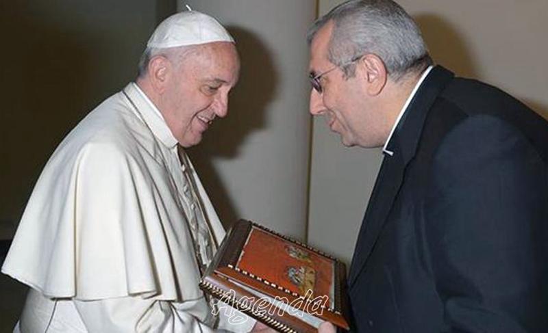 Papa e monsignor satriano