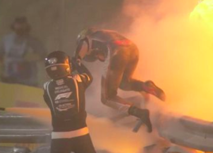 F1 Bahrain, paura Grosjean: vettura prende fuoco e si spezza al via