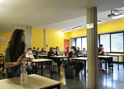 Scuola, "Niente guanti per maneggiare il materiale didattico"