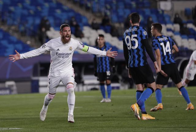 4° posto – SERGIO RAMOS - 123,100 ricerche Da tempo sfoggia acconciatura e barba da pirata e negli ultimi tempi la sua popolarità è cresciuta per due fatti clamorosi: la mancata convocazione da parte della Spagna agli Europei e l’addio al Real Madrid, di cui era il capitano e la bandiera. 4° posto – SERGIO RAMOS - 123,100 ricerche Da tempo sfoggia acconciatura e barba da pirata e negli ultimi tempi la sua popolarità è cresciuta per due fatti clamorosi: la mancata convocazione da parte della Spagna agli Europei e l’addio al Real Madrid, di cui era il capitano e la bandiera.