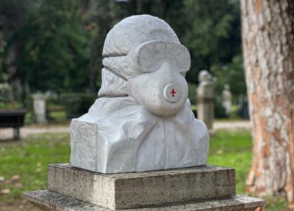 Coronavirus, una statua per i medici eroi: al Pincio il mezzobusto misterioso