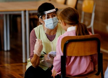 Scuola, con la mascherina soffre: stop all'obbligo per una bimba. LA SENTENZA