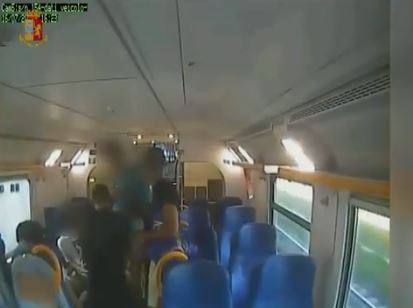 Furti e minacce sulla Torino-Savona: sgominata la gang del treno. VIDEO