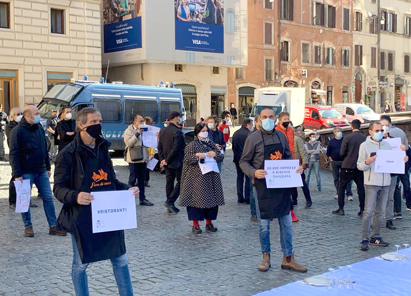 virus protesta ristoranti roma 01