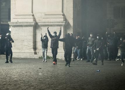 Firenze, il corteo illegale devasta la città. 4 arresti e 24 denunce