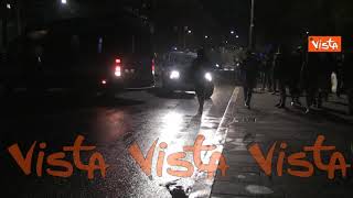 Scontri tra polizia e manifestanti in Piazza del Popolo a Roma. Le immagini